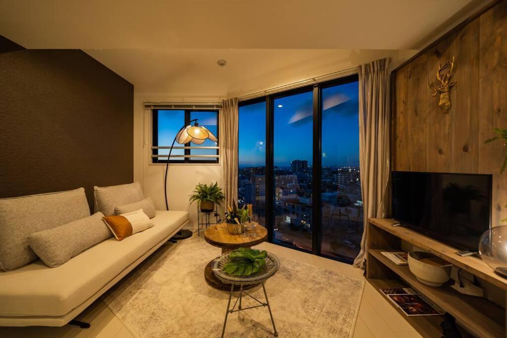 The Penthouse Ginowan Apartment Urasoe Екстериор снимка